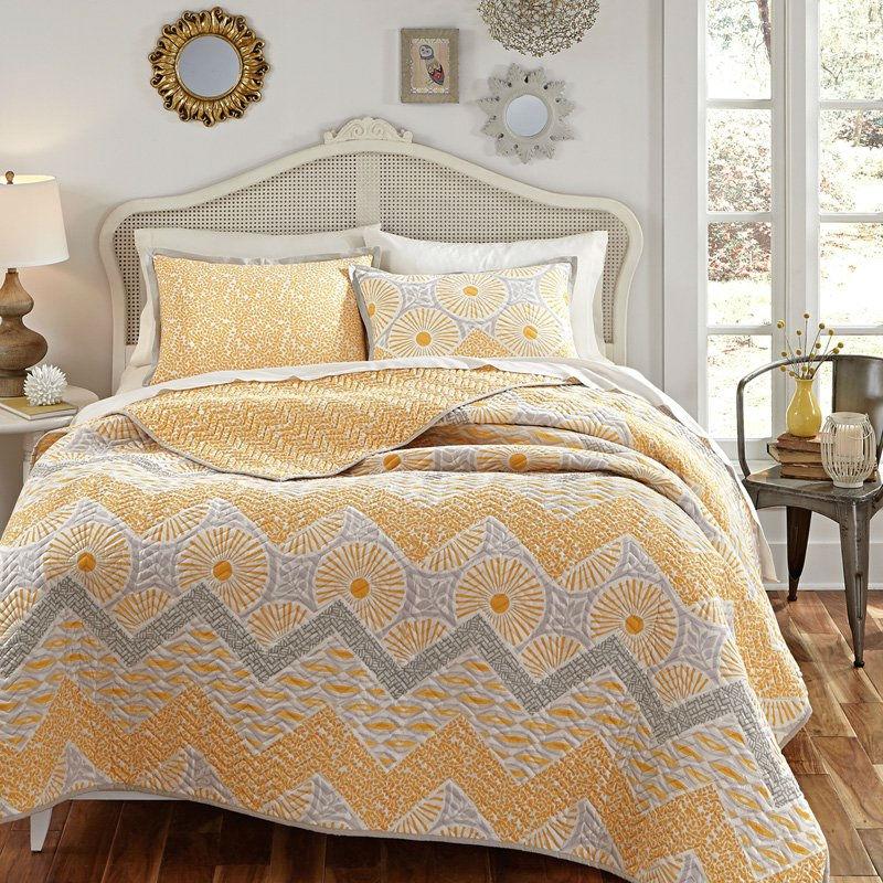 Full - Queen 3 Piece Geometric Sunset Oversized Cotton Quilt Coverlet Set